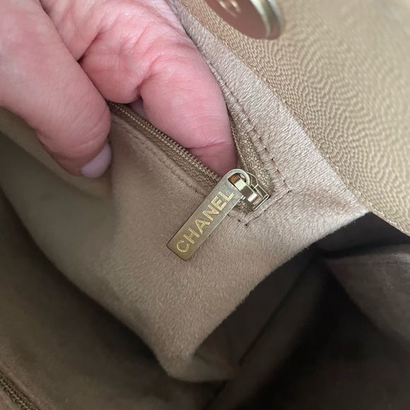 CHANEL DEAUVILLE TOTE - Picture 11 of 16